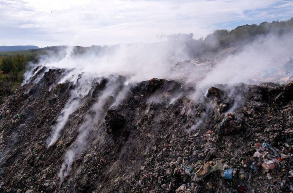 Gori deponija kod Sjenice: Nadležne ekipe hitno poslate na teren FOTO