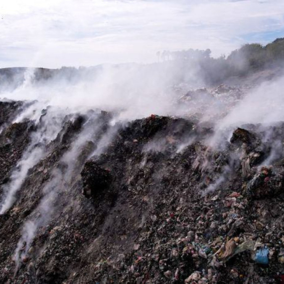 Gori deponija kod Sjenice: Nadležne ekipe hitno poslate na teren FOTO
