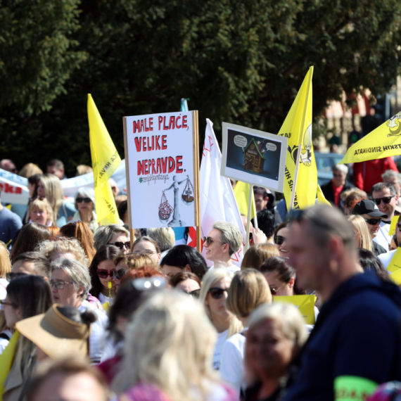 Veliki protest u Zagrebu: "Povećajte plate i penzije ili..." FOTO