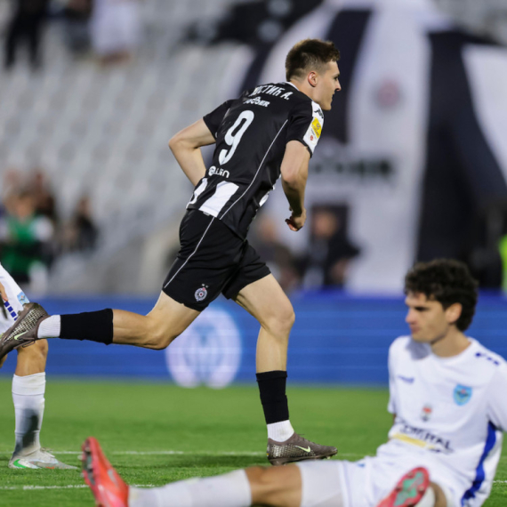 Partizan vodi i igra sve bolje i bolje