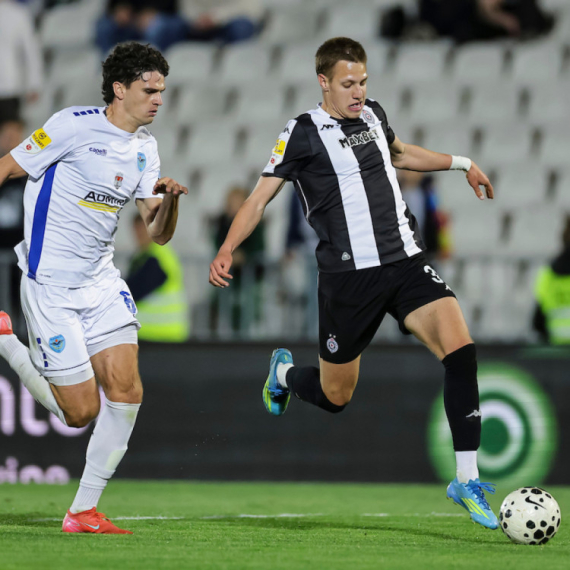 Partizan zatvara sve prilaze golu