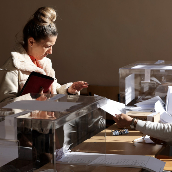 U Bugarskoj danas prevremeni parlamentarni izbori; Pravo glasa ima više od 6,5 miliona glasača