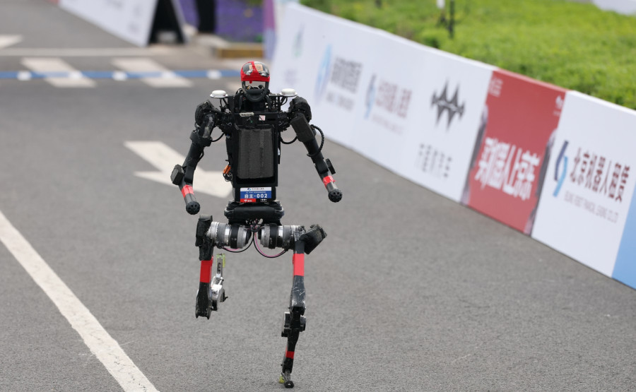 Robot trkač brži od pobednika Pekinškog maratona FOTO