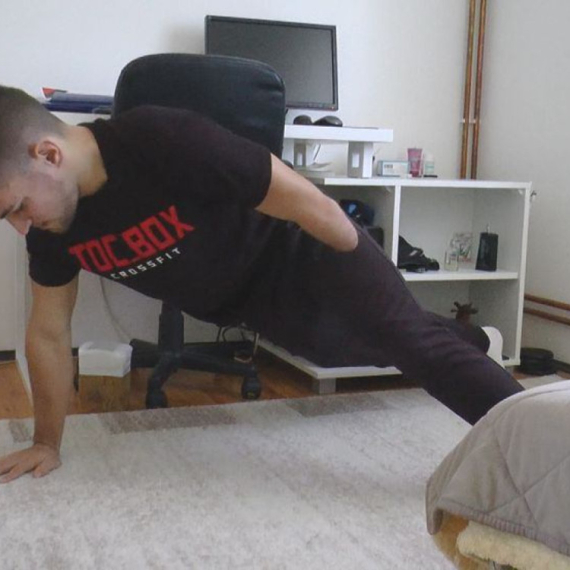 Fenomen iz Srbije: Momak bez leve šake postavio novi Ginisov rekord u sklekovima