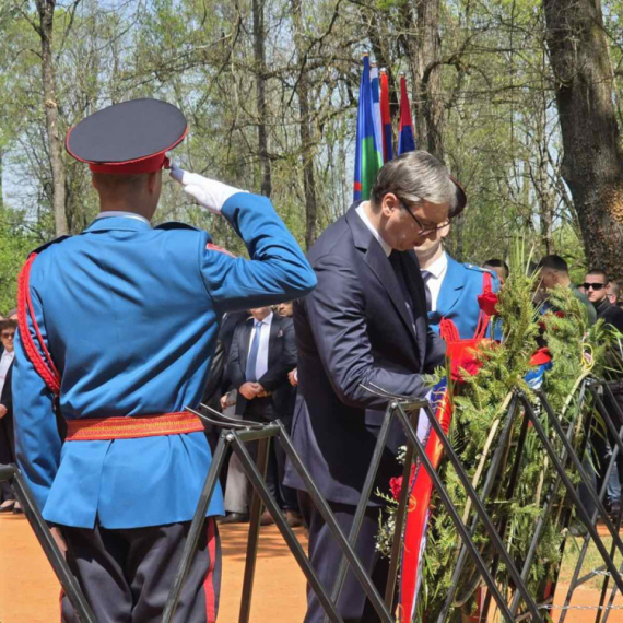 Srbija odaje počast žrtvama Jasenovca; Vučić u Donjoj Gradini položio venac na grobnom polju "Topole"