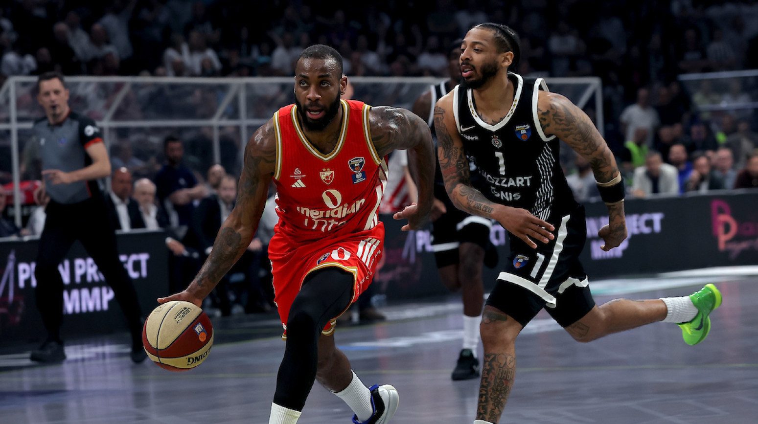 Zvezda se vraća! Kalates "zapalio" Arenu – Partizan i dalje vodi