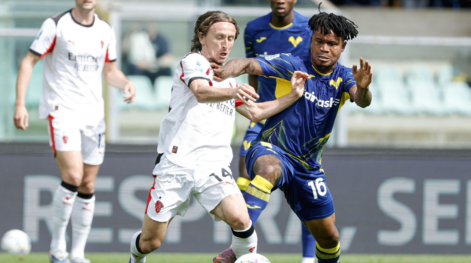 Skandal u Seriji A – igrač se potukao sa navijačem VIDEO