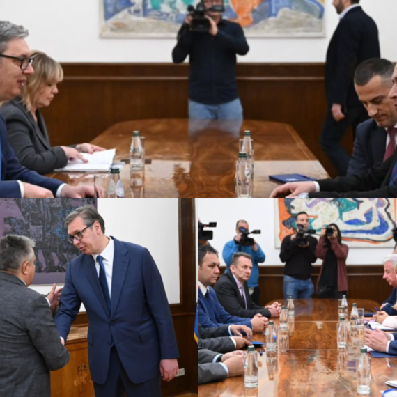 U toku konsultacije Vučića sa predstavnicima stranaka; "Biramo dijalog, pružamo ruku svima" FOTO
