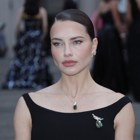 Možete biti i Adrijana Lima – džabe: Ove znakove najviše privlači visoka inteligencija, ne izgled