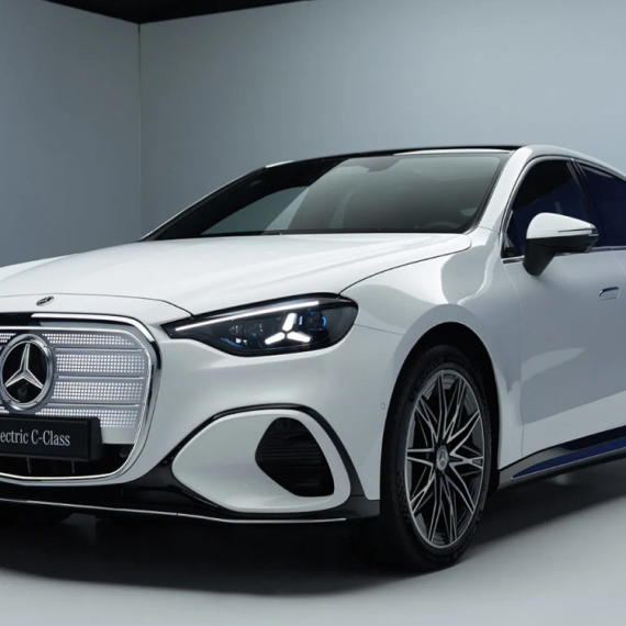 Mercedes predstavio električnu C-klasu: Stiže rival BMW-a i3 sa velikim dometom FOTO