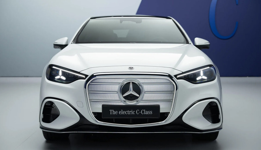 Mercedes predstavio električnu C-klasu: Stiže rival BMW-a i3 sa velikim dometom FOTO