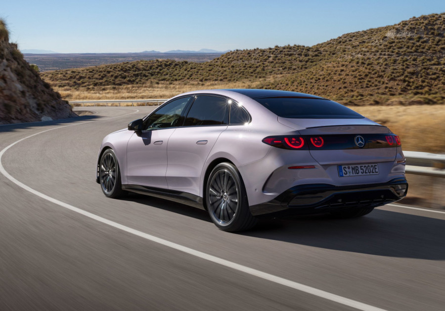 Mercedes predstavio električnu C-klasu: Stiže rival BMW-a i3 sa velikim dometom FOTO