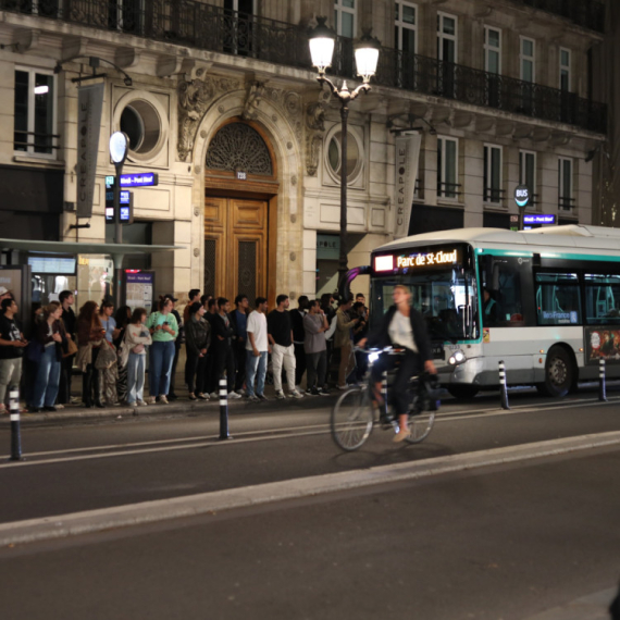 Francuska: Preskupo gorivo nateralo ljude da koriste javni prevoz