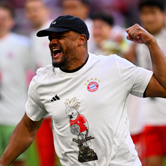 "Znate li kada Kompani dolazi na trening Bajerna?"