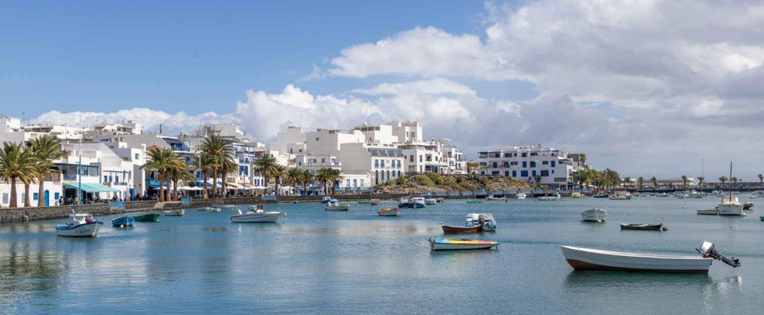 Previsoke cene, vetar i pesak koji leti svuda: Turisti razočarani popularnom destinacijom VIDEO