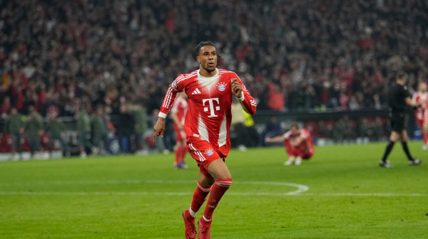 Pravo niotkuda – Majkl Olise na udaru navijača Bajerna FOTO