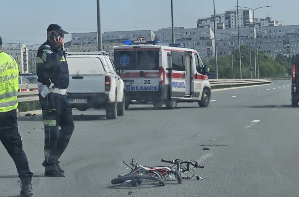 Teška nesreća na Novom Beogradu, ima mrtvih: Sudarili se kamion i biciklista