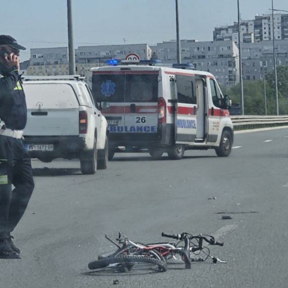 Teška nesreća na Novom Beogradu, ima mrtvih: Sudarili se kamion i biciklista