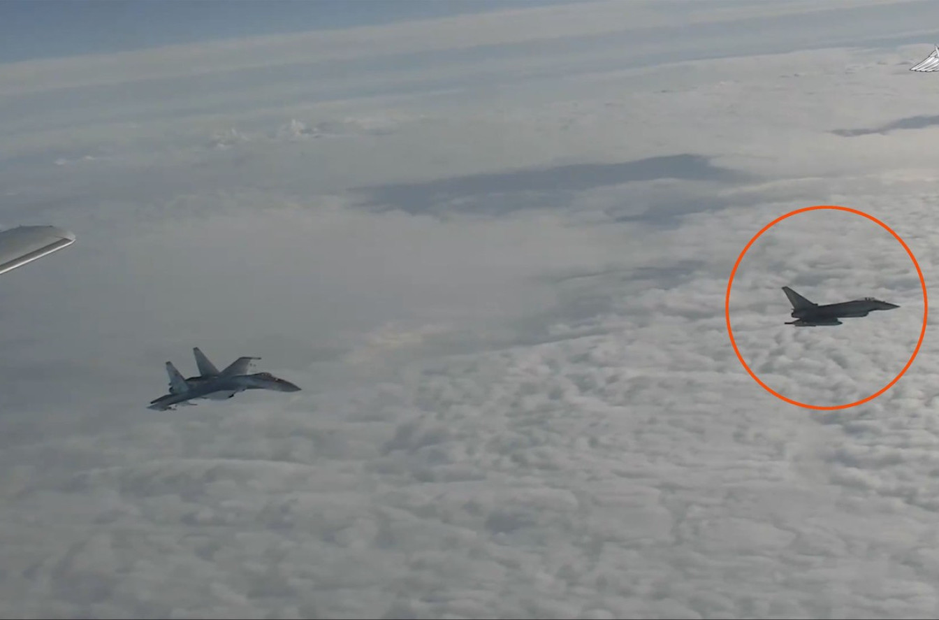 NATO zemlja diže vojsku; Presretnuti naoružani ruski bombarderi FOTO