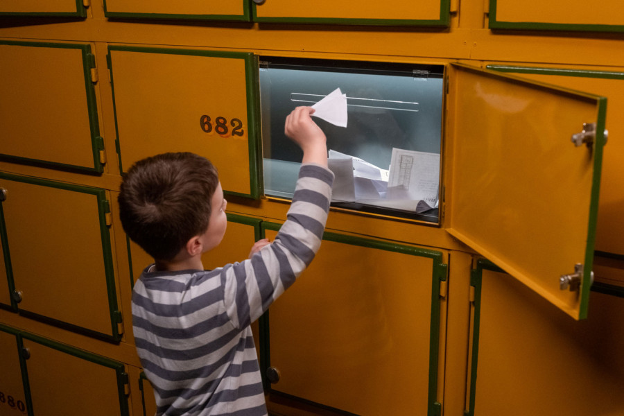Otvorena Galerija S.E.F. u Palati nauke izložbom Banka sećanja: U sefovima vas čekaju priče FOTO