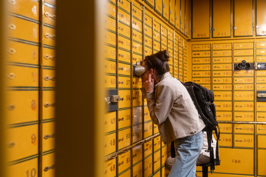 Otvorena Galerija S.E.F. u Palati nauke izložbom Banka sećanja: U sefovima vas čekaju priče FOTO