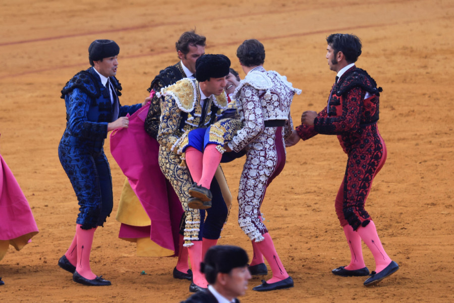 Krvava drama u areni: Bik razneo matadora, publika zanemela FOTO/VIDEO