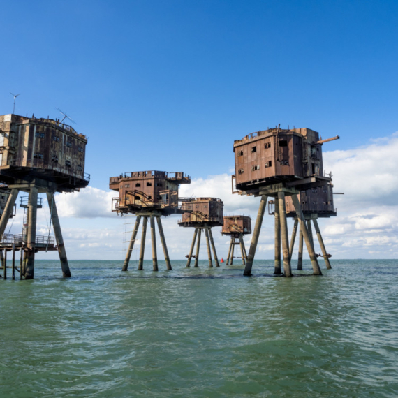 Napuštena ratna utvrđenja izgledaju kao iz naučnofantastičnih filmova: Divovi od betona nasred vode FOTO