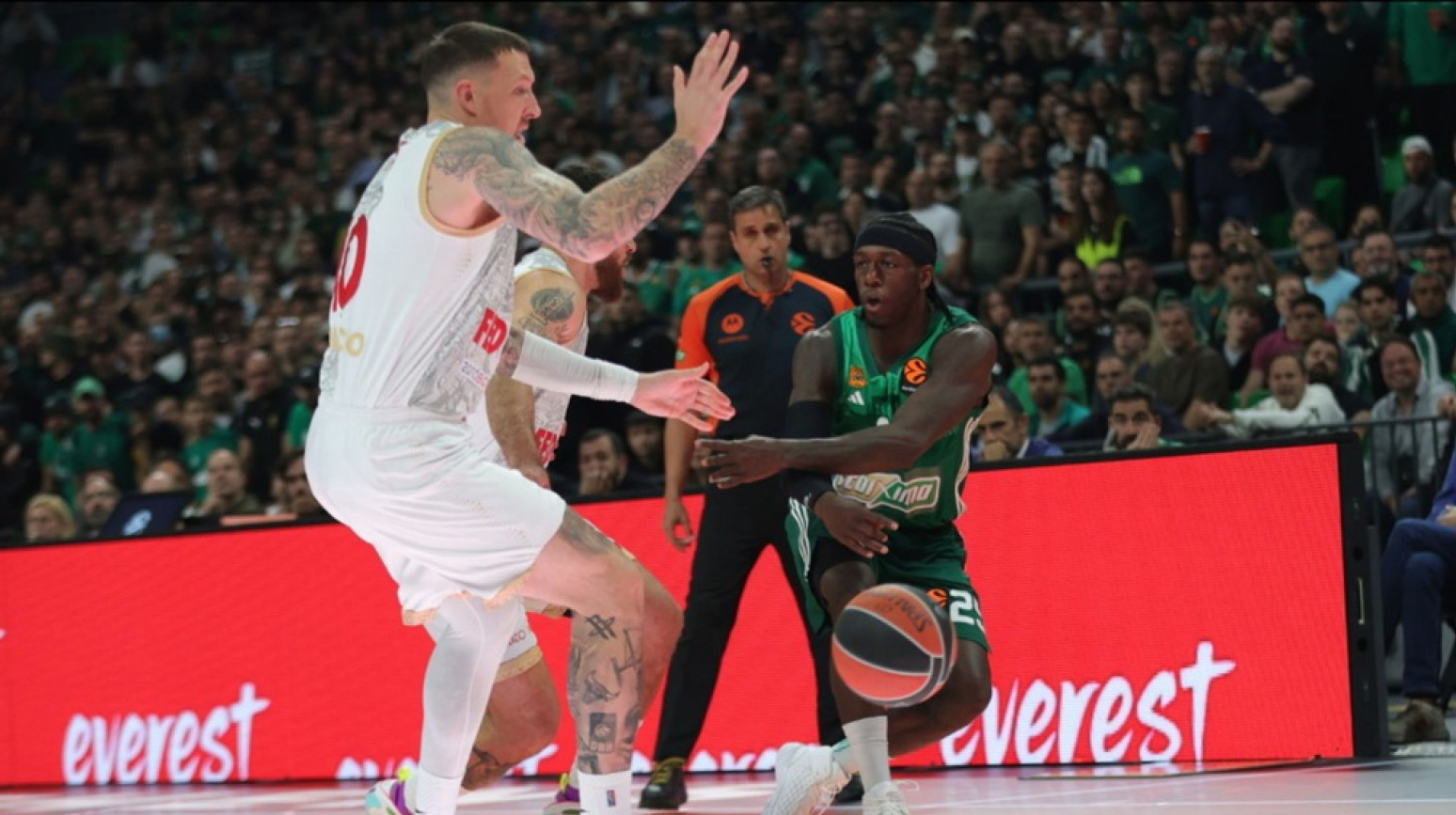 PAO ide u plej-of – uzalud "brutalni" Majk Džejms