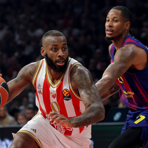 Klajburn razbija Zvezdu – šest trojki za četvrtinu!