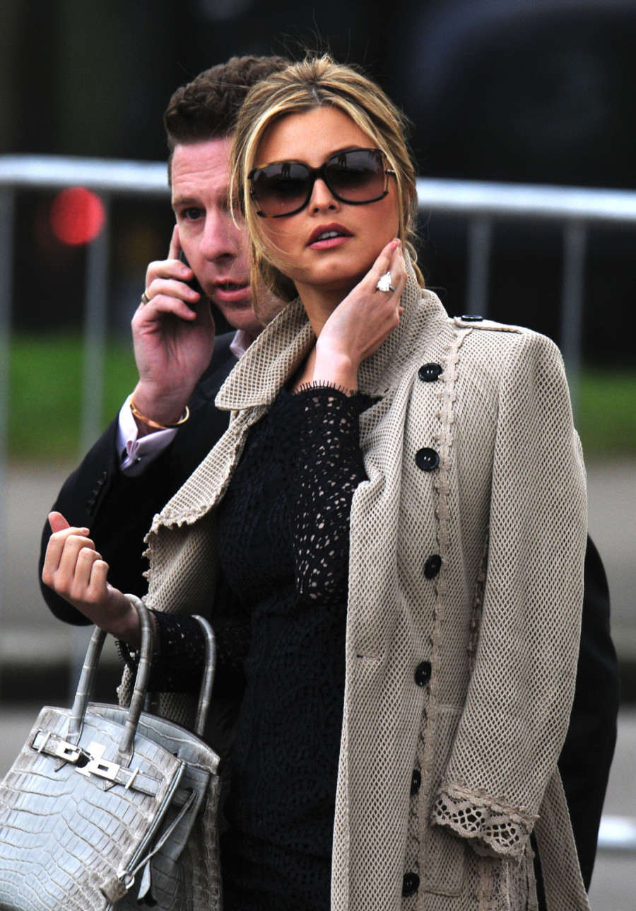 Glumica srpskog porekla šokirala: Posle milijardera sada ljubi svog telohranitelja FOTO