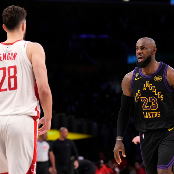 Lebron "vuče" dok Lejkersi čekaju Dončića VIDEO