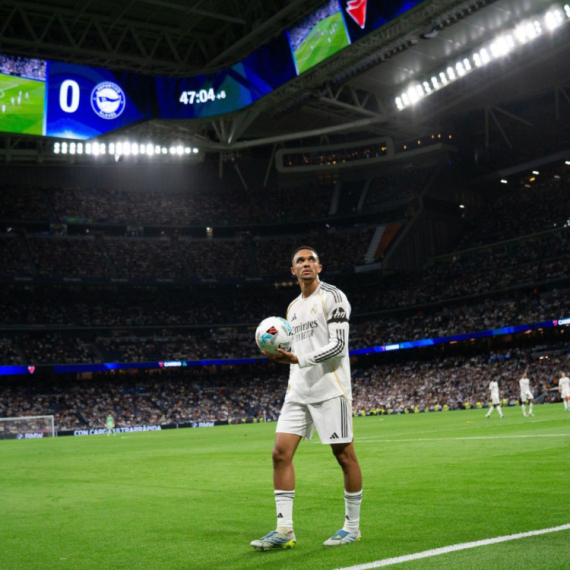 Džaba pobeda i izvinjenje Vinisijusa – Bernabeu izviždao igrače Reala VIDEO