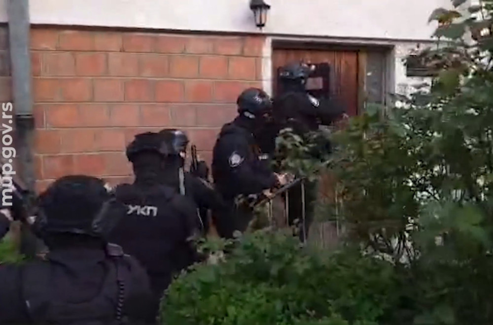 Maloletnik bacio bombu u Kragujevcu: Sve radio po nalogu preko telefona, obećana nagrada 1.000 evra