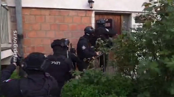 Maloletnik bacio bombu u Kragujevcu: Sve radio po nalogu preko telefona, obećana nagrada 1.000 evra