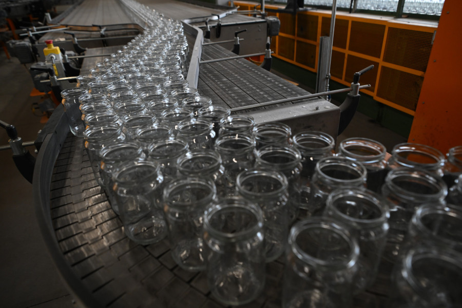 Vučić na otvaranju novog pogona kompanije Vaider: Sa partnerima podižemo iz pepela fabriku VIDEO