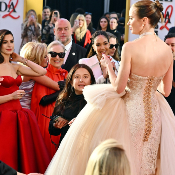 Meril Strip kratko i jasno rekla šta misli o haljini svoje koleginice FOTO/VIDEO