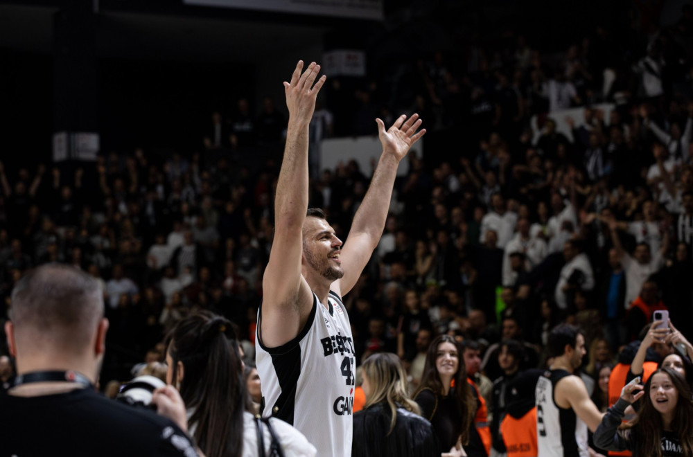 Dva imena: Janis Sferopulos i Dušan Alimpijević