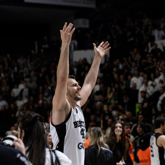 "Dva imena: Janis Sferopulos i Dušan Alimpijević"