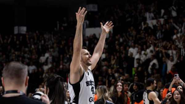 "Dva imena: Janis Sferopulos i Dušan Alimpijević"