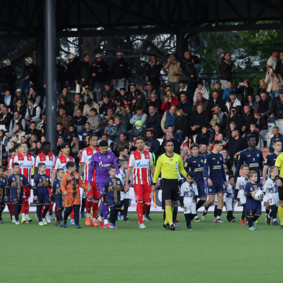 Meč Železničara i Zvezde kasnio – navijači problem
