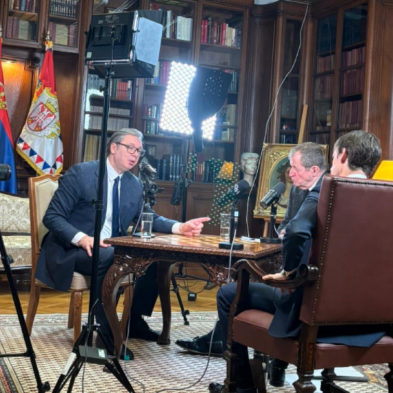 Vučić u britanskom podkastu; Kembel: "Nismo se slagali, ali ovo morate da čujete" FOTO