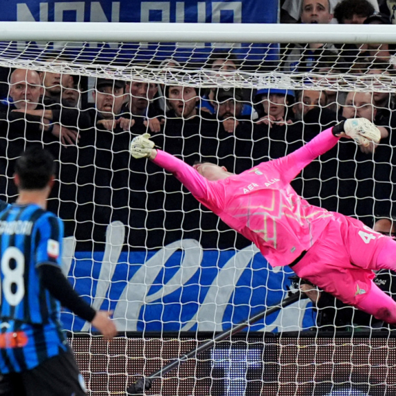 Golman Lacija čudo neviđeno – skinuo četiri šuta u penal seriji za finale Kupa!