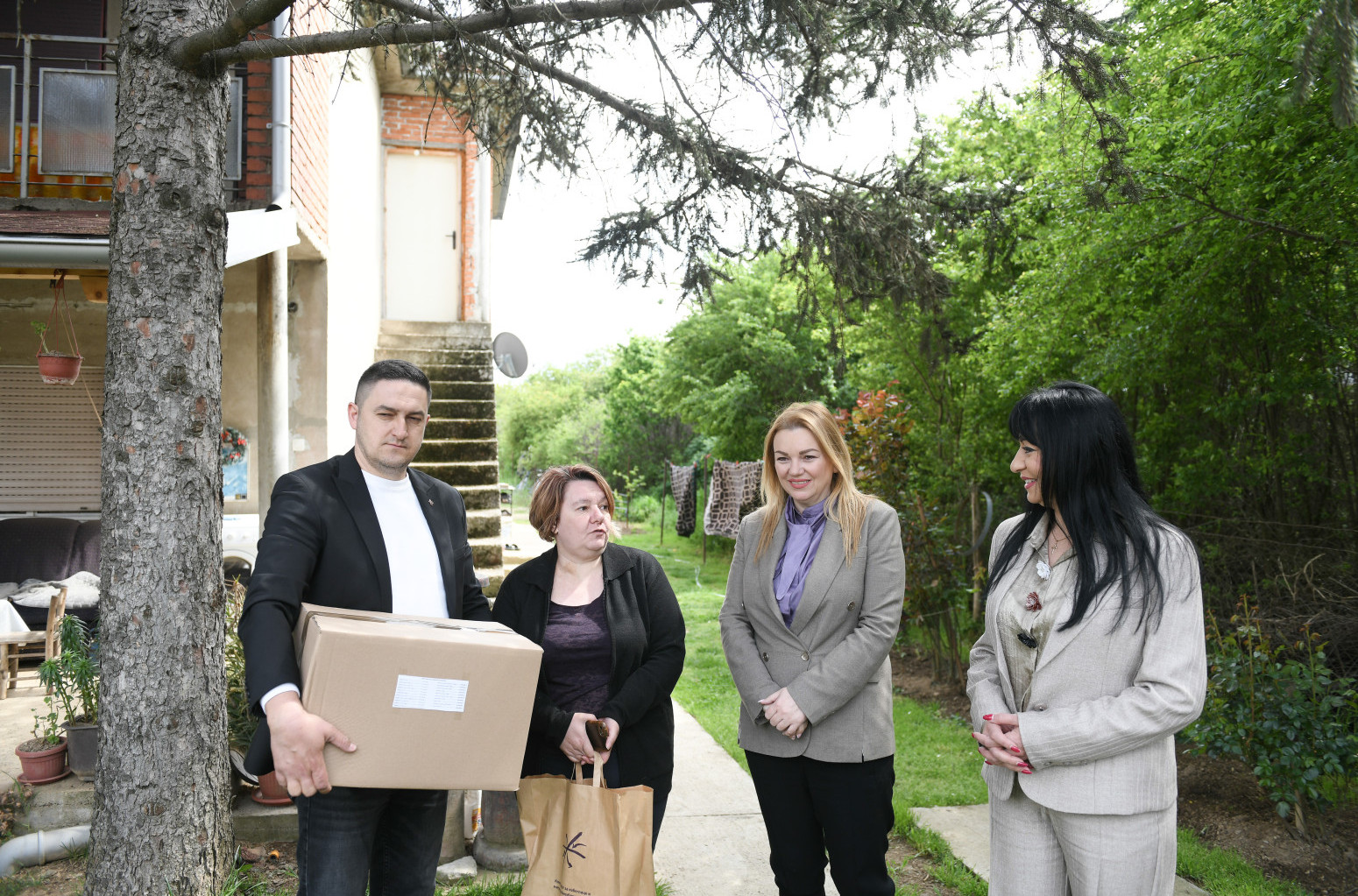 Pomoć za raseljene u Leskovcu: Paketi hrane za 63 porodice, ogrev za 40