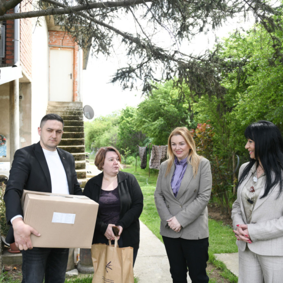 Pomoć za raseljene u Leskovcu: Paketi hrane za 63 porodice, ogrev za 40