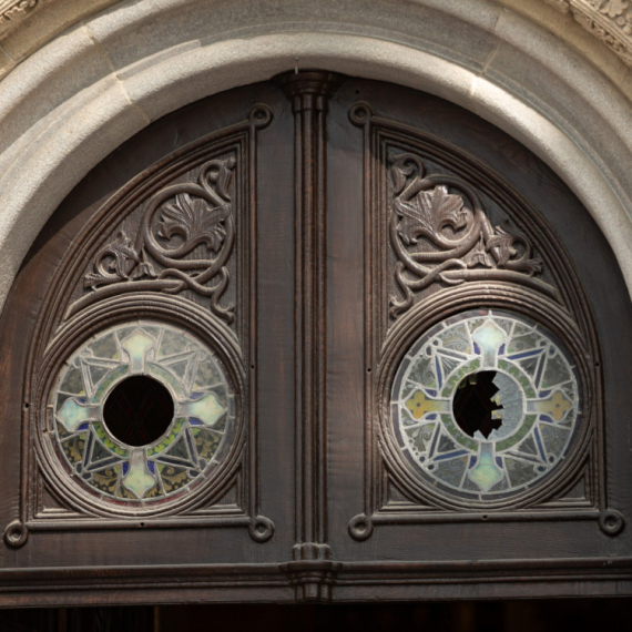 Skandal nad skandalima u Zagrebu; Napadnuta pravoslavna crkva FOTO