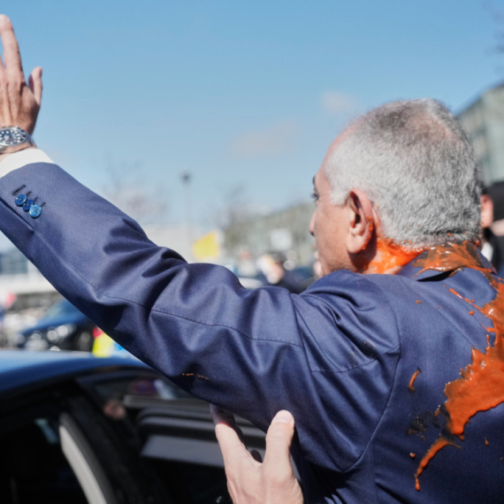 Napadnut Reza Pahlavi FOTO/VIDEO