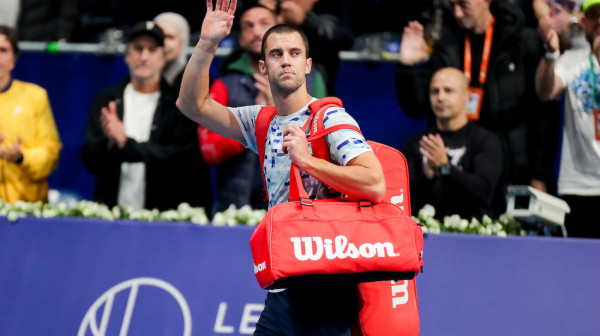 Laslo Đere blizu ispadanja iz prvih 300