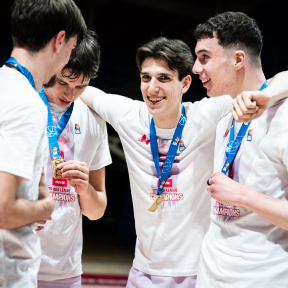 Mega prvo osramotila Partizan sa 44, pa Zvezdu sa 42 razlike u finalu i osvojila ABA ligu!