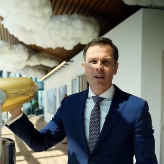 Siniša Mali pokazao novi vidikovac na Kuli Beograd: "Sjajan pogled na Beograd sa vrha. Ovo morate da pr  VIDEO