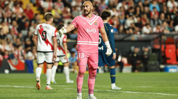 Haos u Valjekasu: Dmitrović hteo da izvede slobodnjak u 97. minutu, golman "lepio" mrežu VIDEO